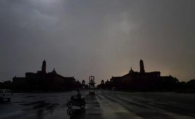 IMD predicts light to moderate intensity rain in parts of Delhi-NCR today Vijay Chowk and Raisina, new delhi