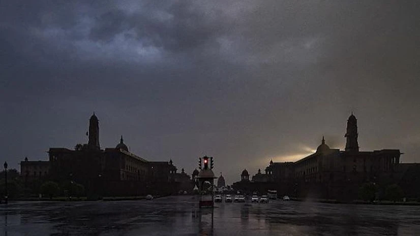 Vijay Chowk and Raisina hills, new delhi, rains, monsoon Vijay Chowk and Raisina hills, new delhi, rains, monsoon