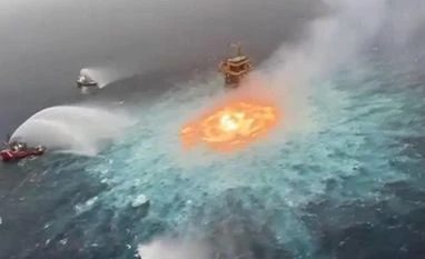 Intense lightening storm ignited gas pipeline leak in Gulf of Mexico Gulf of Mexico, Fire ring