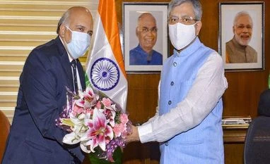 New railway minister takes charge, directs officials to work in 2 shifts Union Minister for Railways Ashwini Vaishnaw Union Minister for Railways Ashwini Vaishnaw being greeted by Chairman Railway Board, Suneet Sharma