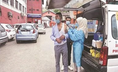 Covid-19 pandemic: 547 new cases, seven more deaths in Jammu and Kashmir vaccine, vaccination, srinagar, kashmir