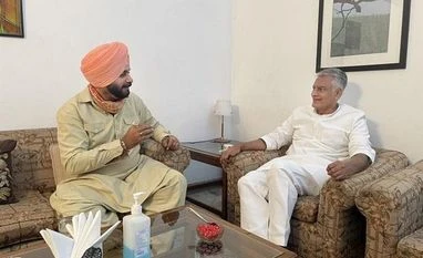 Sunil Jakhar an asset, Congress shouldn't lose him, says Navjot Sidhu Sunil Jakhar, Navjot Singh Sidhu