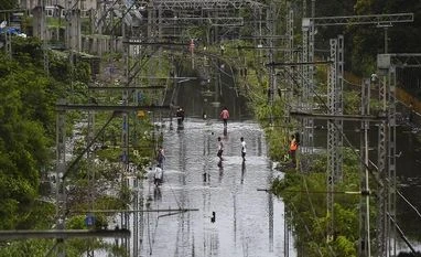 Amid heavy waterlogging, Maha govt asks people to move to higher grounds Mumbai rains, waterlogging