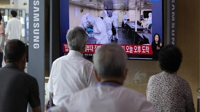 South Korea, Coronavirus South Korea's prime minister on Tuesday apologized for "failing to carefully take care of the health" of hundreds of sailors who contracted the coronavirus on a navy ship taking part in an anti-piracy mission off East Africa. (AP Photo)
