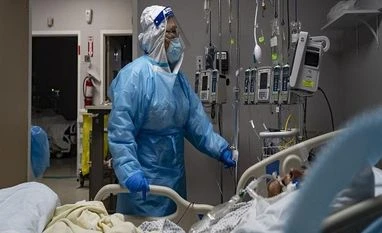 US sets shorter coronavirus isolation rules for health workers Coronavirus, Covid-19, US