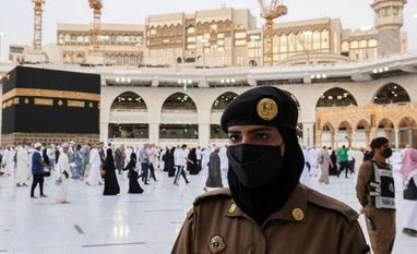 In a first, Saudi women soldiers stand guard during Haj pilgrimage haj