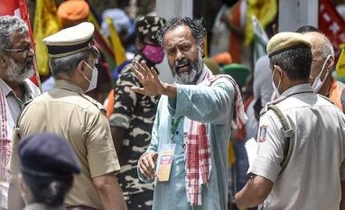 Farmers came to Jantar Mantar to prove to govt they aren't fools: Yadav Swaraj Abhiyan leader Yogendra Yadav takes part in farmers Kisan Sansad at Jantar Mantar, in New Delhi (Photo: PTI)