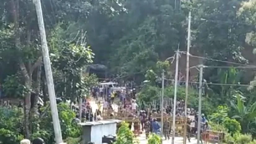 mizoram 8 huts set ablaze, tension escalates along Mizoram-Assam border