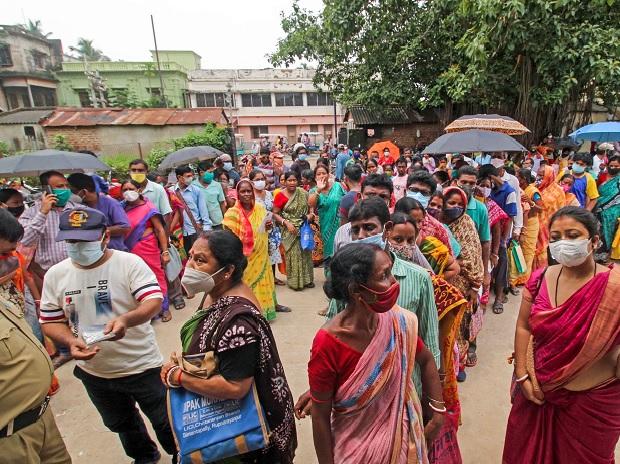 Global recovery gap widens on unequal vaccine access, IMF says