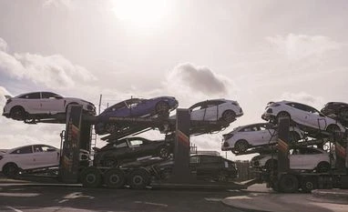 Chip crunch driving used-vehicle sales, Shriram Automall revenues up 52% Automakers, carmakers, cars