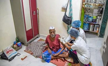 Coronavirus vaccination to resume in Mumbai today post 2-day halt vaccination