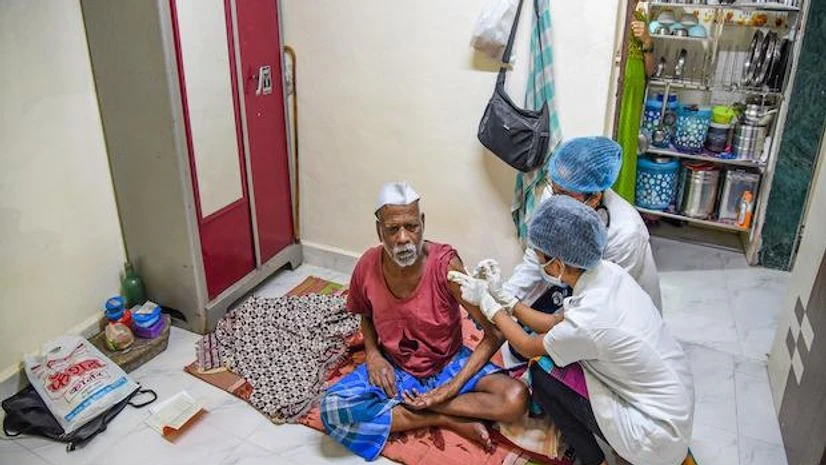 A medical worker inoculates an elderly man during a door-to-door vaccination coronavirus campaign at Ghansoli Village in Navi Mumbai, Saturday, Aug. 7, 2021. (PTI Photo) A medical worker inoculates an elderly man during a door-to-door vaccination coronavirus campaign at Ghansoli Village in Navi Mumbai, Saturday, Aug. 7, 2021. (PTI Photo)