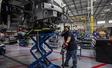 US weekly jobless claims fall to 17-month low of 348,000 jobs, employment, companies, corporate, people