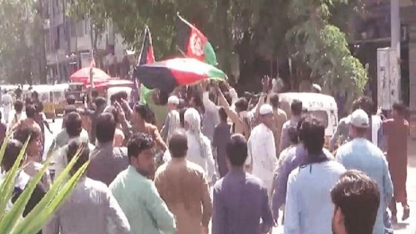 Anti taliban protests, Afghanistan People wave Afghan flags during an anti-Taliban protest in Jalalabad. (Photo: Reuters)