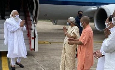 PM arrives in Lucknow to pay last respects to ex-UP CM Kalyan Singh PM Narendra Modi lands in Lucknow to pay his last respects to former UP CM Kalyan Singh