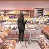 Inflation is slamming fridges shut and  leading households around the world  to make sacrifices. (Photo: Bloomberg)