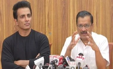 Kejriwal announces Sonu Sood as brand ambassador for 'Desh ke Mentors' Delhi CM Arvind Kejriwal and actor Sonu Sood address a joint press conference