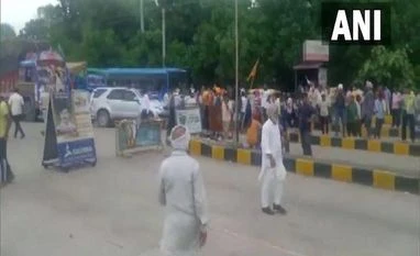 Haryana farmers block highways after police lathicharge in Karnal farmers, Haryana