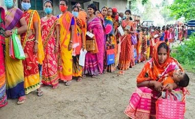 India records 45,083 new Covid-19 cases, 460 fresh fatalities Visitors queue up at a government hospital in Nadia, West Bengal, for Covid-19 vaccine doses on Friday, August 27 2021. (PTI Photo)