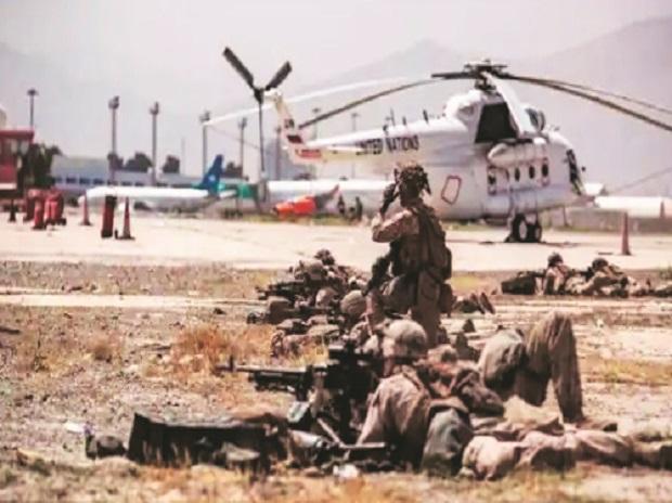 Krisis Afghanistan: Pesawat tak berawak AS menyerang kendaraan dengan 'pembom' dalam perjalanan ke bandara thumbnail