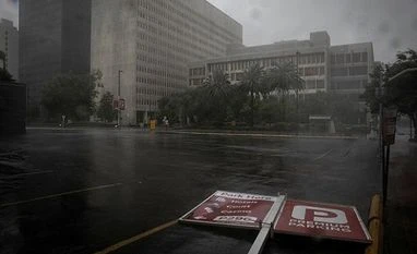 Reducing cyclone impacts: Double benefits of climate protection Hurricane Ida, United States