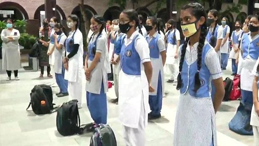 Students, schools, coronavirus, delhi, Rajkiya Sarvodaya Kanya Vidyalaya in West Vinod Nagar Students, schools, coronavirus, delhi, Rajkiya Sarvodaya Kanya Vidyalaya in West Vinod Nagar