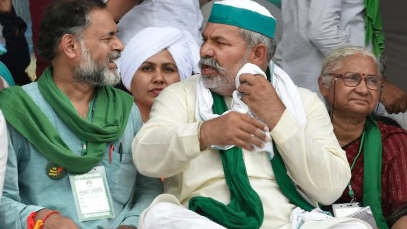 tikait Bharatiya Kisan Union spokesperson Rakesh Tikait with Swaraj Abhiyan Chief Yogendra Yadav during a Kisan Mahapanchayat over the ongoing farmers agitation against Centres farm reform laws, in Muzaffarnagar (Photo: PTI)
