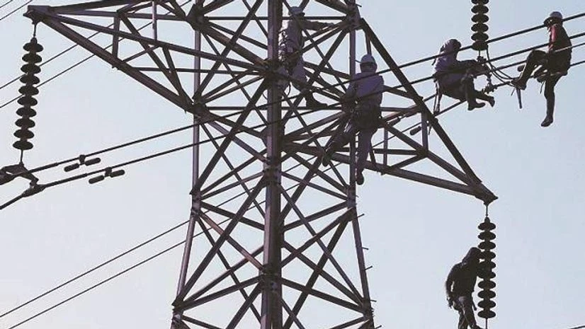 Power Transmission, Power lines The Ministry of Power has suggested that the 33 kV system be handed over from discoms to the STUs for better planning, loss reduction and increased supply reliability.