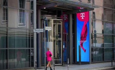 T-Mobile to pay $20 million after outage led to failed 911 calls T Mobile