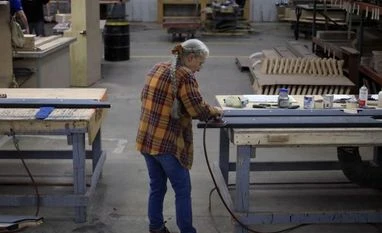 US employment: Jobless claims fall to 326,000, first drop in four weeks employment