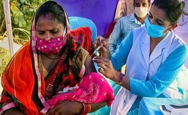 One more Covid-19 death, 28 new cases in Delhi; positivity rate 0.04% coronavirus, covid-19, vaccine, vaccination, women