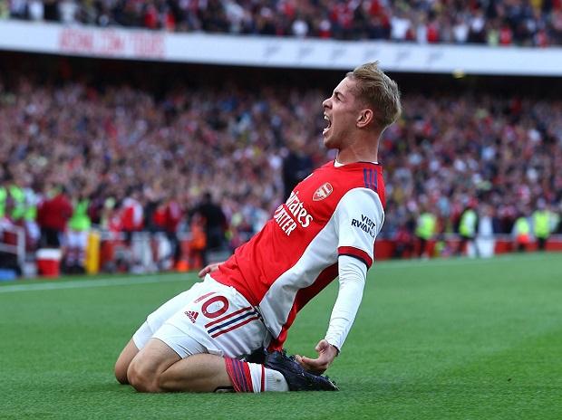 Arsenal humiliates Spurs, seasons head in opposite direction