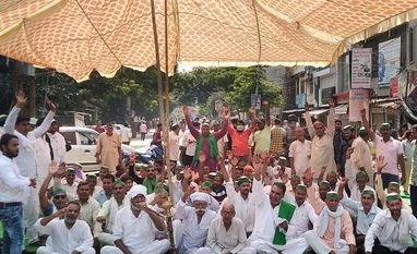 Farmers protesting against land acquisition blocks highway in Gurugram farmers protest