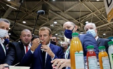France: Man who threw egg at Macron in psychiatric treatment Emmanuel Macron