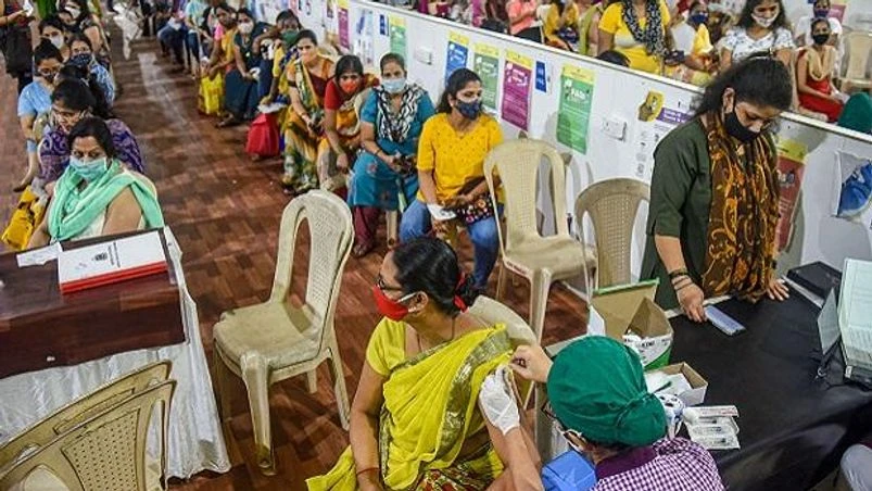 Covid-19, coronavirus, vaccination, vaccine, women Covid-19, coronavirus, vaccination, vaccine, women