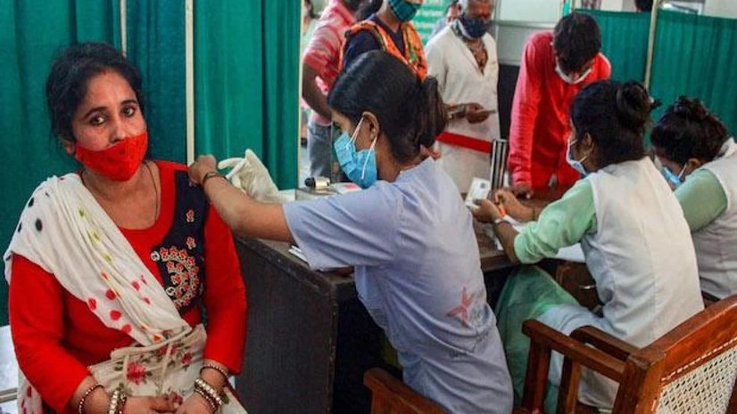 Coronavirus vaccine, Covid-19 vaccine, A health worker administers a dose of COVID-19 vaccine to a beneficiary, at Government Polyclinic vaccination centre in Gurugram (Photo: PTI)