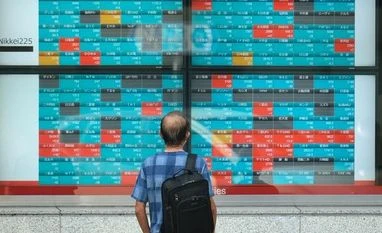 Currencies recover from Omicron chaos; analysts see volatility returning stocks, stock market