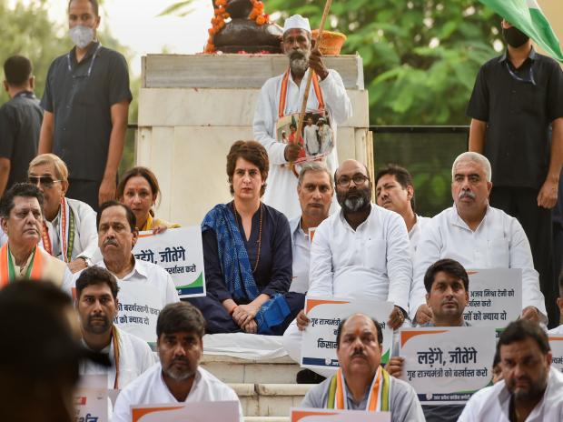 Lakhimpur: Priyanka leads silent protest demanding removal of minister