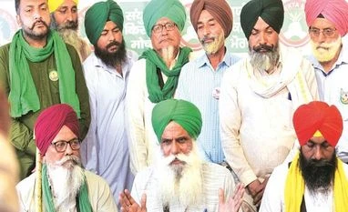 Man killed at farmers' protest site; parties condemn violence Samyukt Kisan Morcha