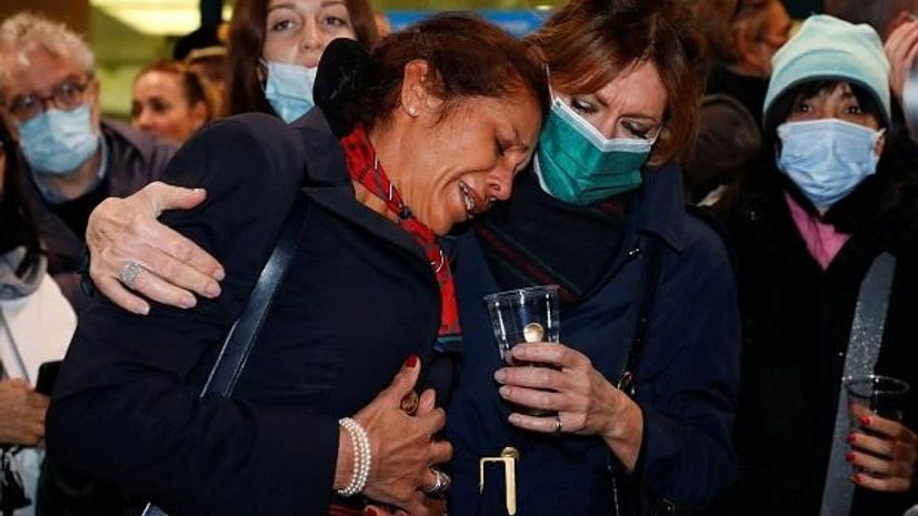 Aitalia airlines An Alitalia worker after the last ever Alitalia flight — AZ1586 — from Cagliari landed at Rome–Fiumicino airport. (Photo: Reuters)