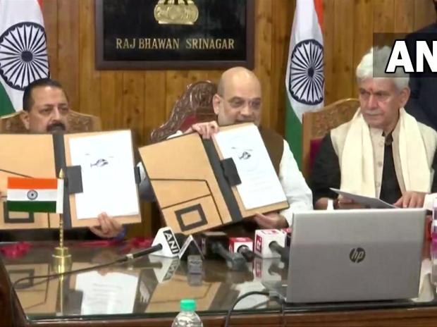 Amit Shah flags off inaugural Srinagar-Sharjah direct flight