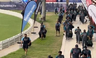 india pakistan match India and Pak players walk in together for training on eve of T20 WC battle