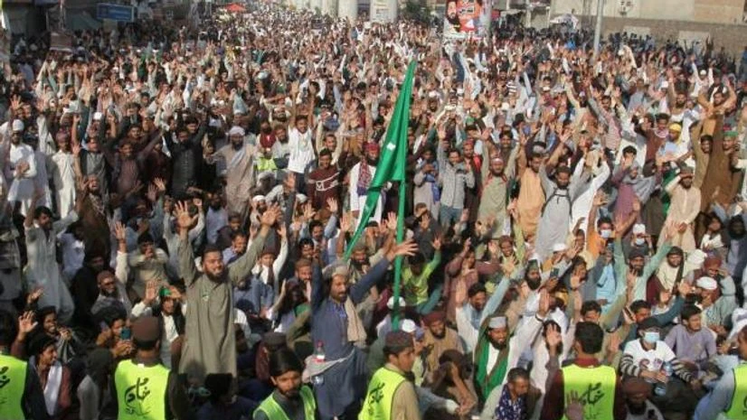 lahore prophet mohammed protests Supporters of the banned Islamist political party Tehrik-e-Labaik Pakistan (TLP) chant slogans during a protest demanding the release of their leader and the expulsion of the French ambassador over cartoons depicting the Prophet Mohammed, in Lahore,