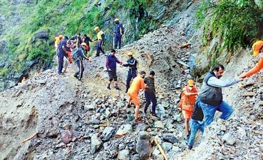 10 including 5 forest officials stuck in HP's Mandi, rescue ops underway NDRF