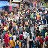 People visit a crowded Sarojini market to shop ahead of the Diwali festival, in New Delhi (Photo: PTI)