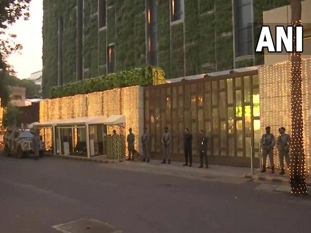 Police trace car driver whose passenger asked for Mukesh Ambani's residence