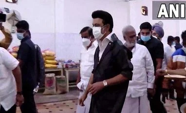 TN: CM Stalin visits rain-affected areas in Chennai, distributes food m k stalin, Chennai, rains