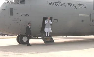 PM lands on Purvanchal Expressway in C-130J aircraft to inaugurate highway modi