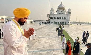 Punjab CM Channi-led group offers payers at Kartarpur gurdwara Charanjit Singh Channi, Kartarpur