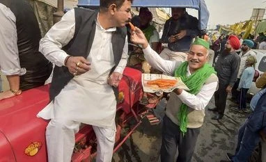 Mixed reaction by netizens to govt's decision of repealing farm laws Farmer